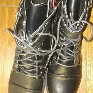New. Women's black boots